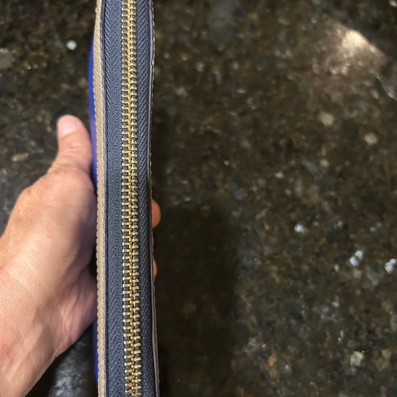 Marc by Marc Jacobs navy color block wallet. tan and cobalt blue - Picture 7 of 9